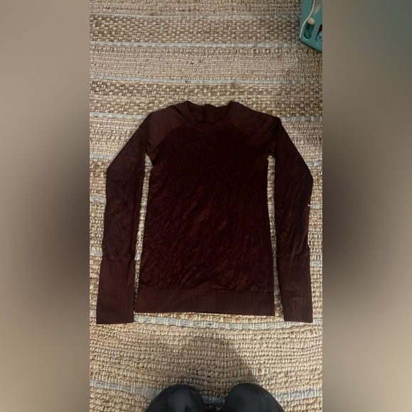 RARE Lululemon Long sleeve - Picture 2 of 6